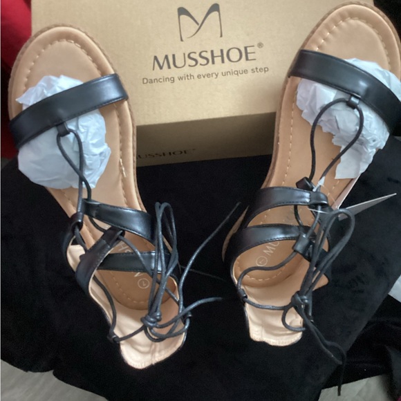 NWT Musshoe sandals, in the original box flat tie up sandals, Black SIZE 7 - Picture 6 of 10